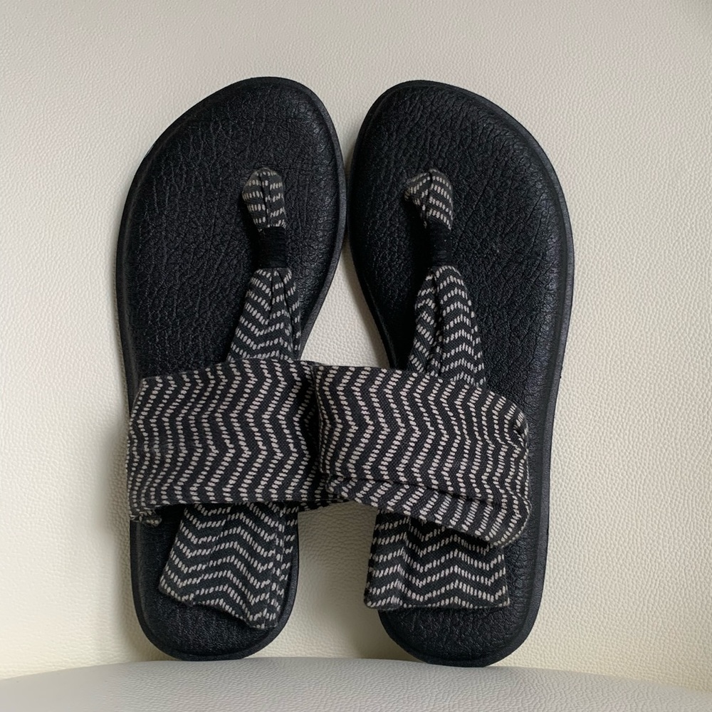Sanuk Yoga Sling Black Print Sandal